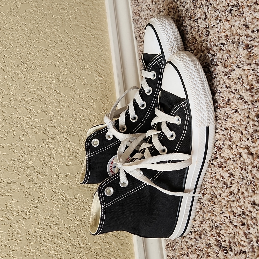 Converse Women's size 6